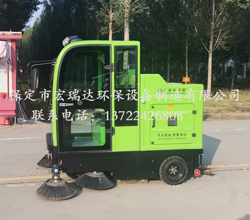 HRD-2000S全封閉駕駛式掃地車(chē) HRD-2000S全封閉駕駛式掃地車(chē)