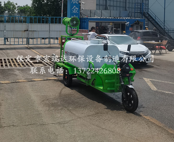 唐山建筑工地使用保定宏瑞達(dá)灑水霧炮車案例