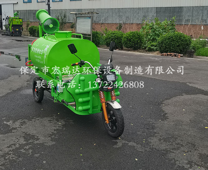 保定宏瑞達(dá)電動灑水霧炮車在承德金屬制品廠上崗